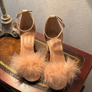 TOP Moda Women's Peach Feathered Heels